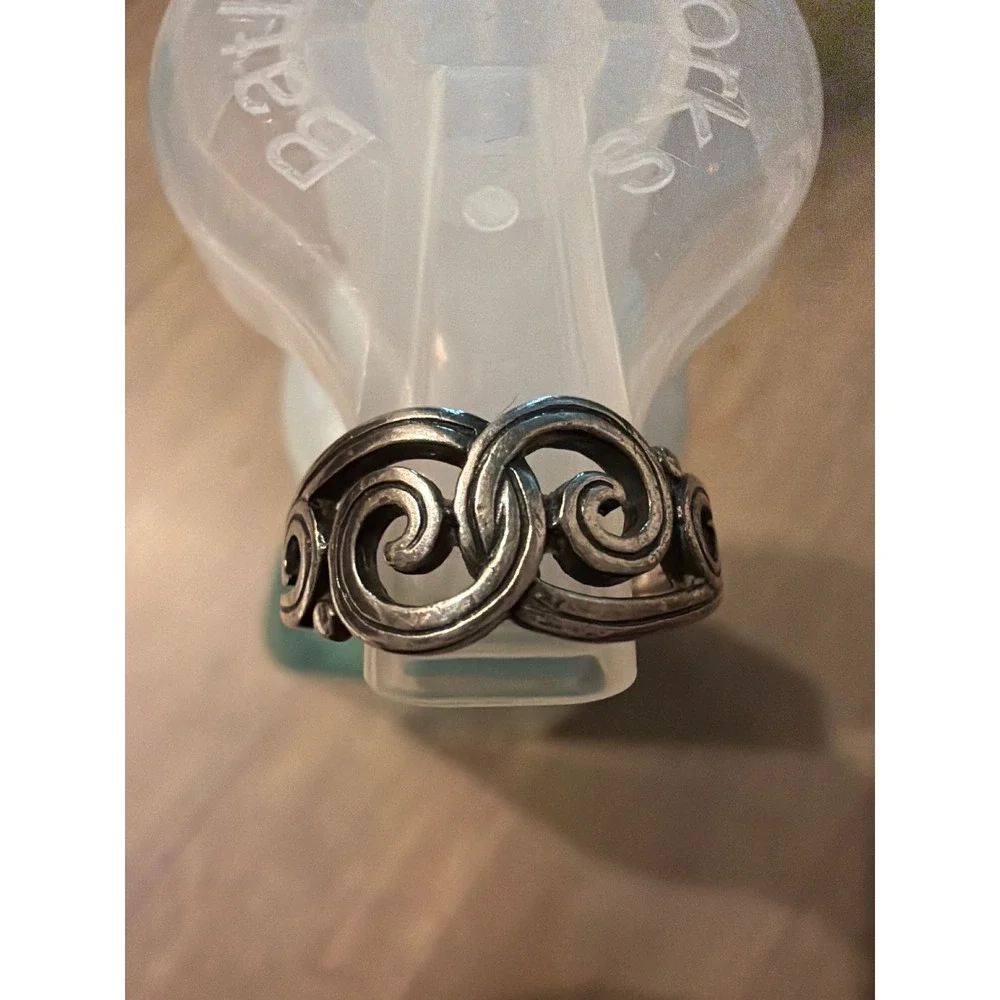 James Avery Sterling Silver Scroll Band Ring Size 7.5 Scrollwork Swirl retired